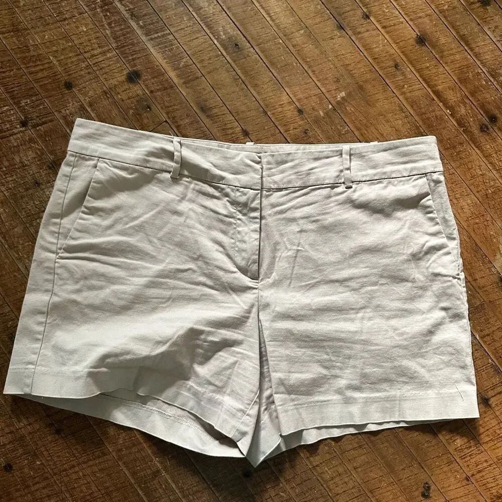 Ann Taylor tan minimalist classic size 14 flat front shorts